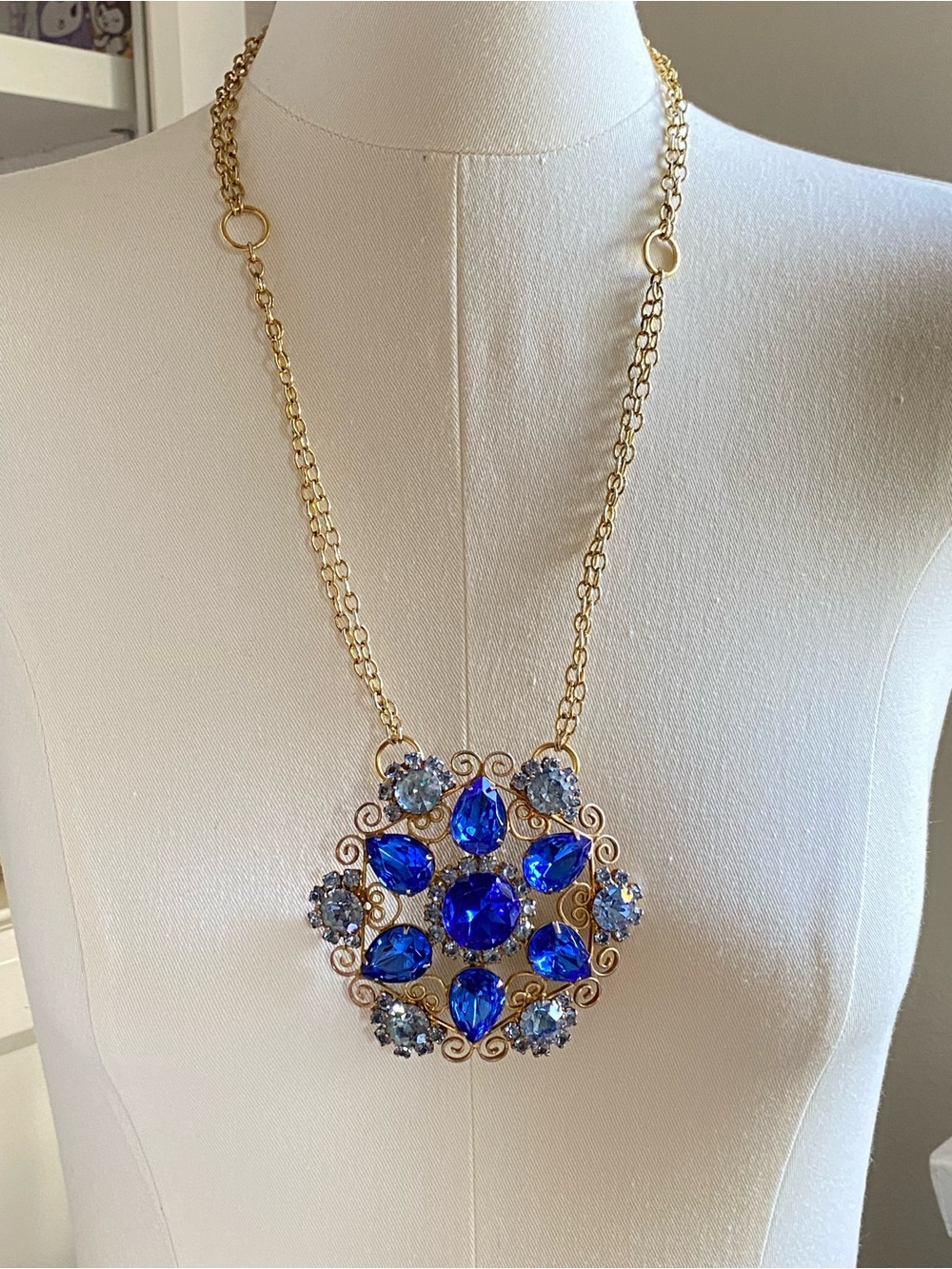 VTG Unsigned Mid-Century Blue Rhinestone Buckle Pendant - Juliana Style